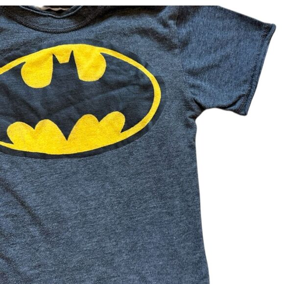 Youth Boys DC Comics Batman Graphic Tee Shirt with Detachable Cape - Sz 4 - Picture 2 of 3
